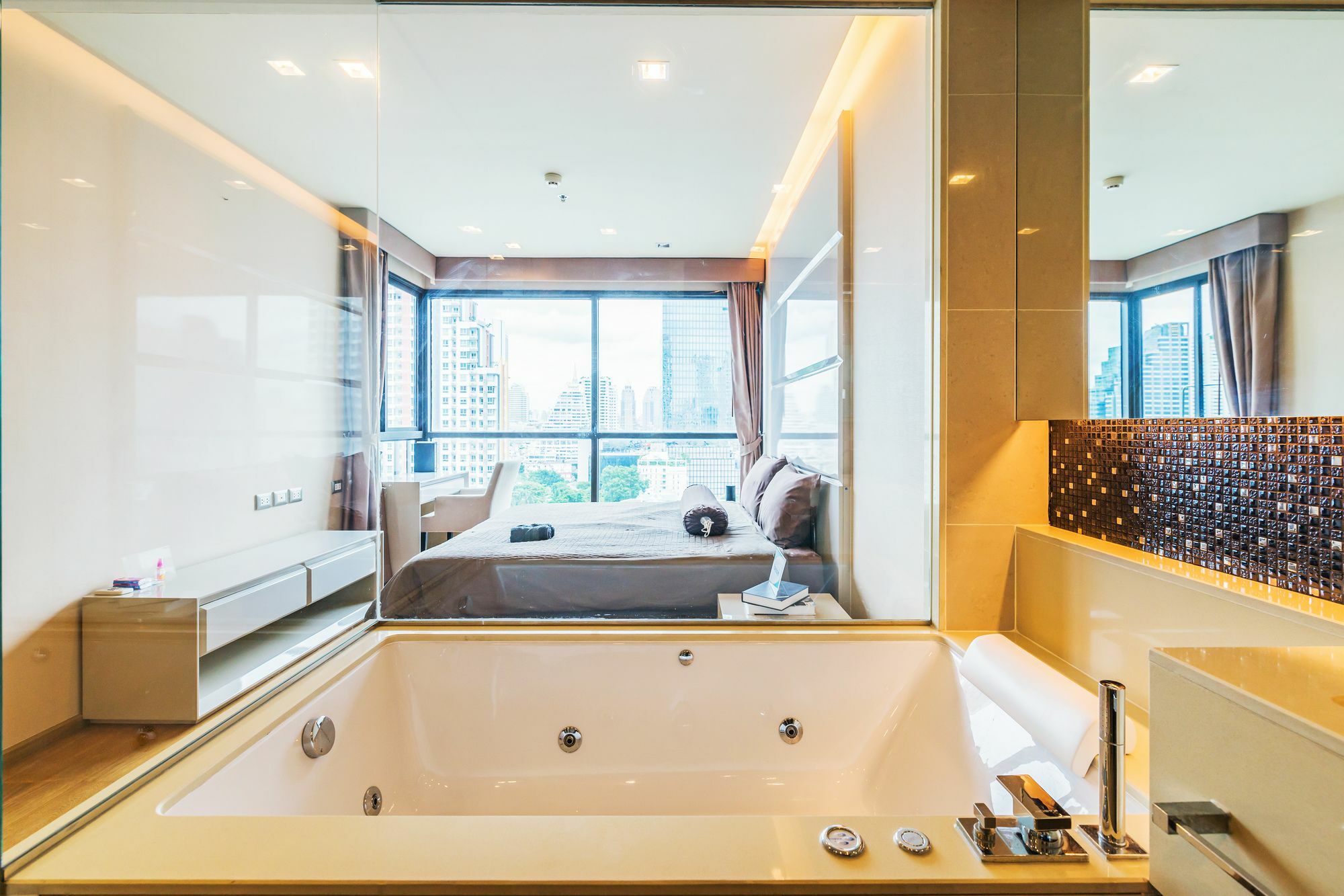 The Address Sathorn By Favstay Bangkok Kültér fotó
